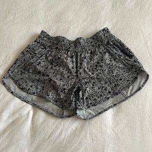 Lululemon Tracker Short 4” - Black & White, size 10